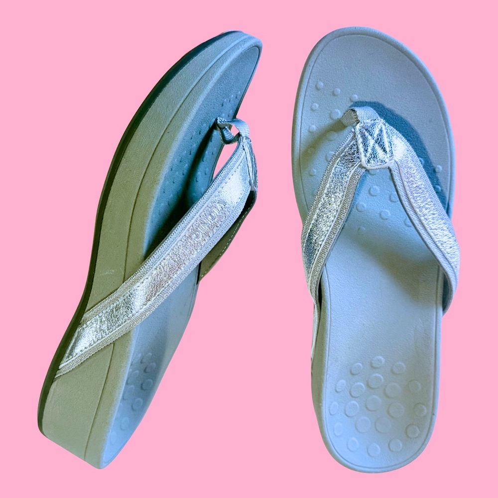 Vionic Pewter/Silver Pippa Sandals • 100% Leather
